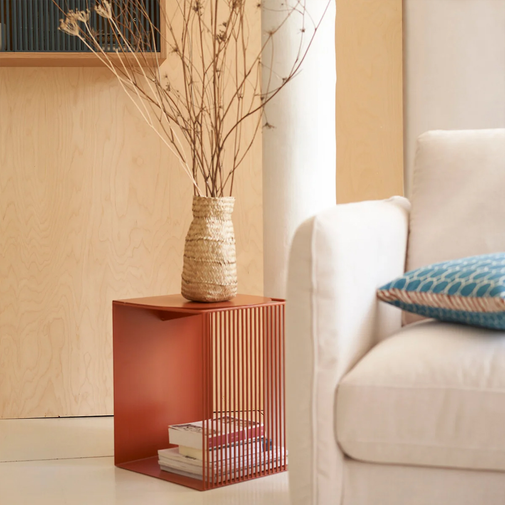 Оранжевый приставной стол из металла Lattice