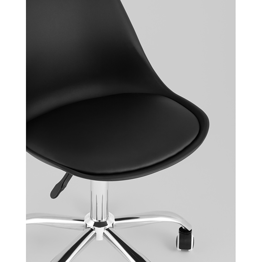 Офисный стул на металлическом основании EGGERY Black пластик