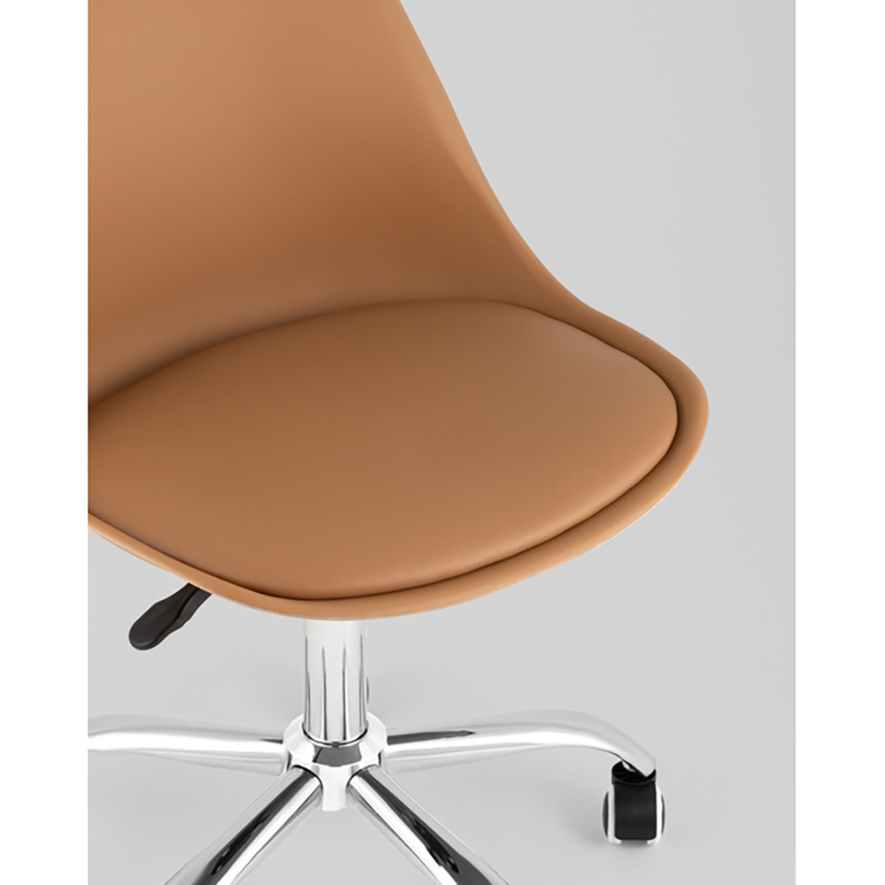 Офисный стул на металлическом основании EGGERY Brown пластик