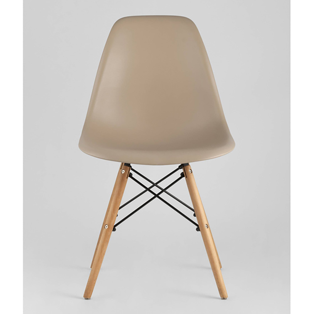 Пластиковый стул на ножках из массива бука Eames Beige