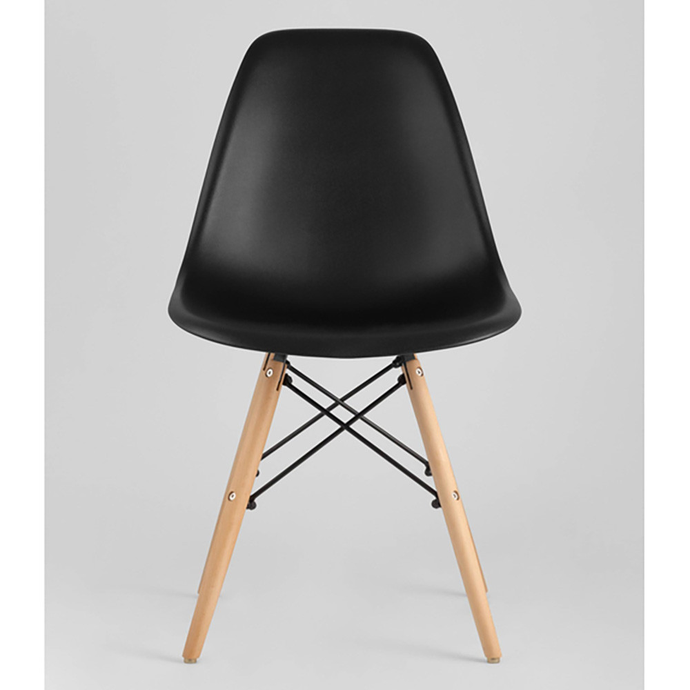 Пластиковый стул на ножках из массива бука Eames Black