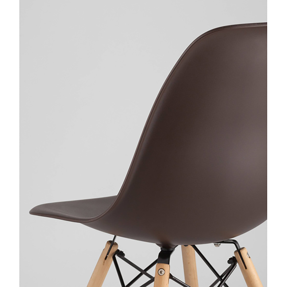 Пластиковый стул на ножках из массива бука Eames Brown