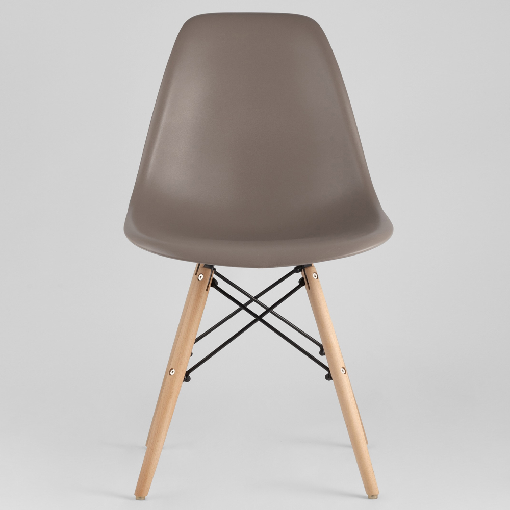 Пластиковый стул на ножках из массива бука Eames Cappuccino