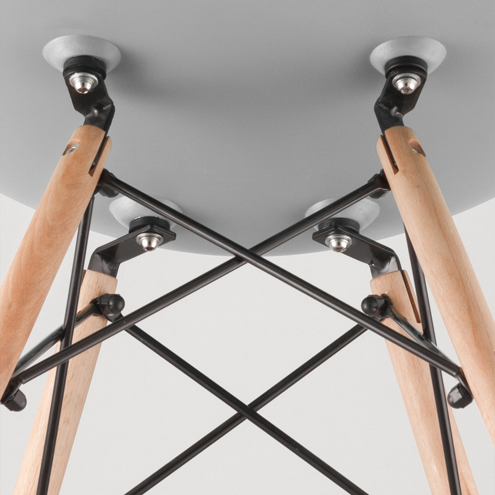 Пластиковый стул на ножках из массива бука Eames Cappuccino