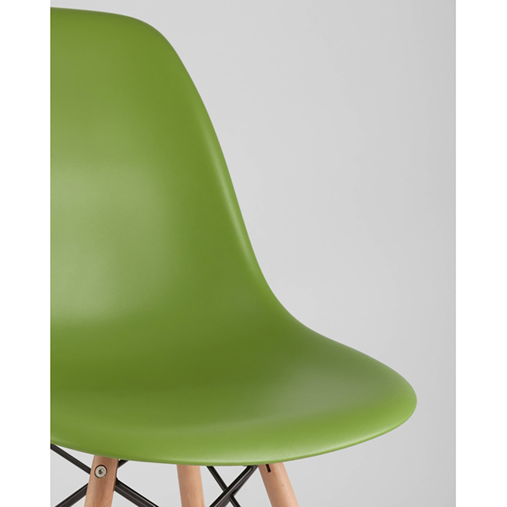 Пластиковый стул на ножках из массива бука Eames Green