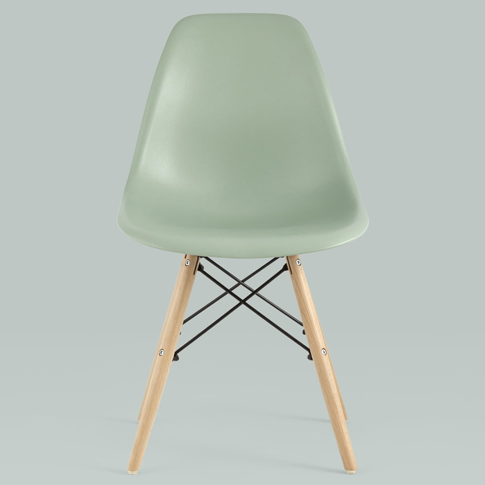 Пластиковый стул на ножках из массива бука Eames Mint