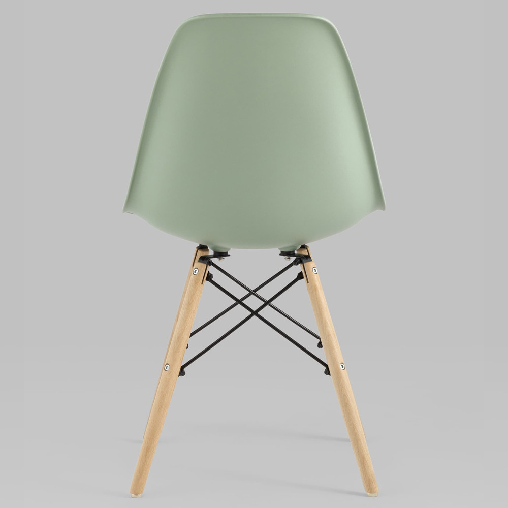 Пластиковый стул на ножках из массива бука Eames Mint