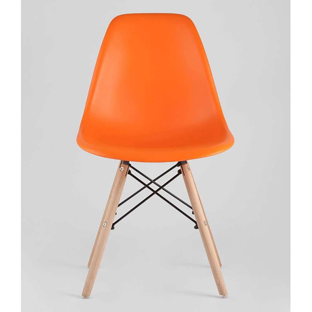 Пластиковый стул на ножках из массива бука Eames Orange