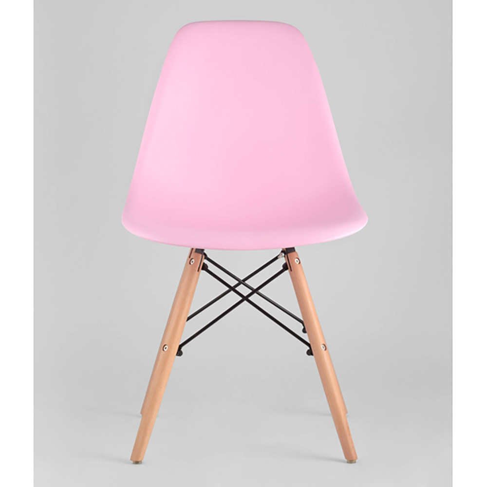 Пластиковый стул на ножках из массива бука Eames Pink