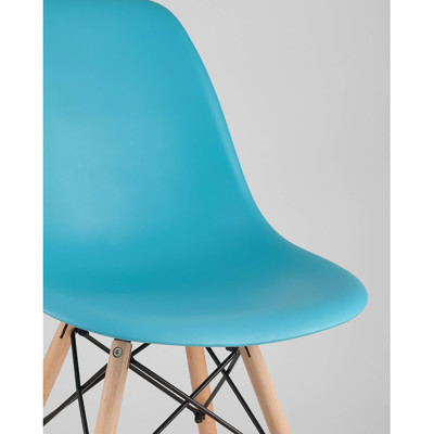 Пластиковый стул на ножках из массива бука Eames Torquoise
