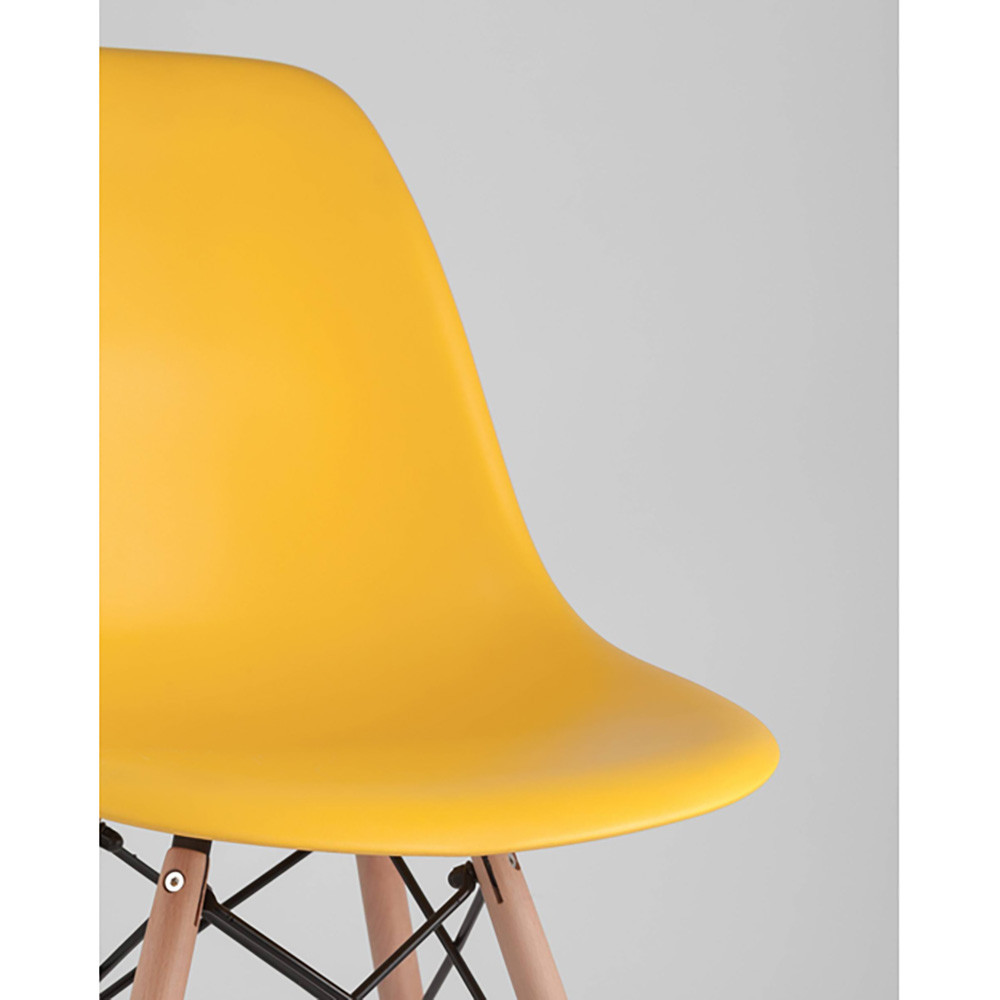 Пластиковый стул на ножках из массива бука Eames Yellow