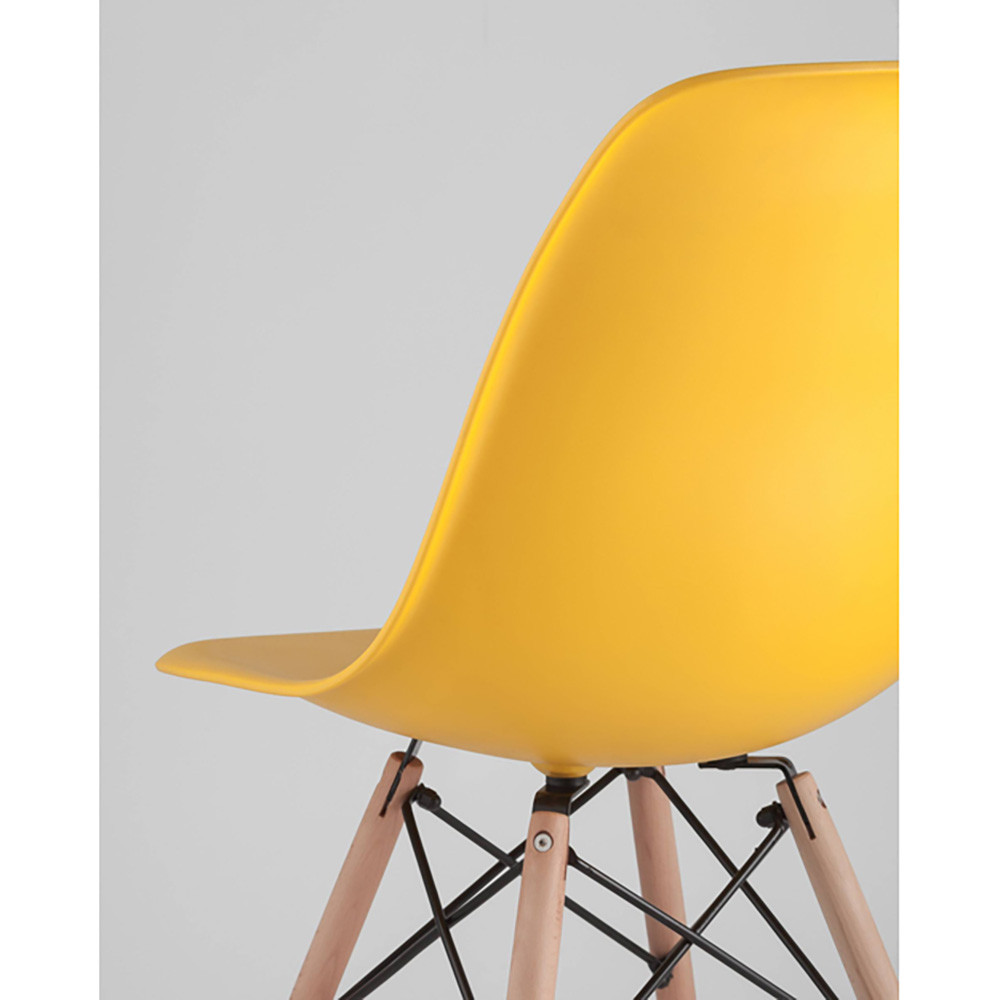 Пластиковый стул на ножках из массива бука Eames Yellow