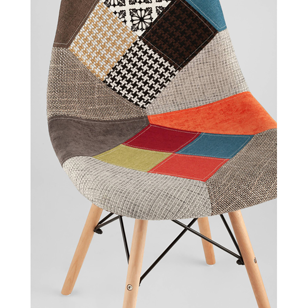 Пластиковый стул на ножках из массива бука Eames Пэчворк