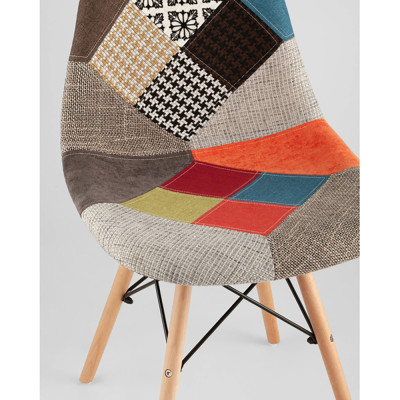 Пластиковый стул на ножках из массива бука Eames Пэчворк