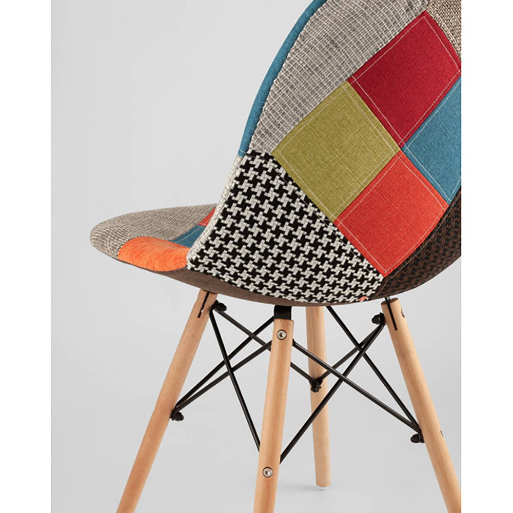 Пластиковый стул на ножках из массива бука Eames Пэчворк