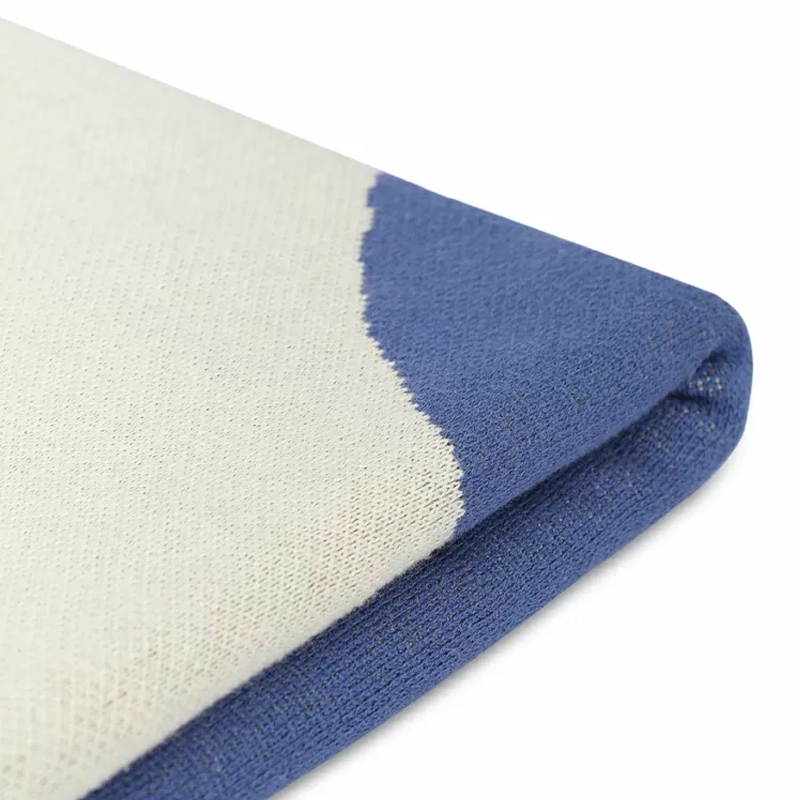 Плед из хлопка синего цвета с абстрактным принтом Elysian Flow Ocean