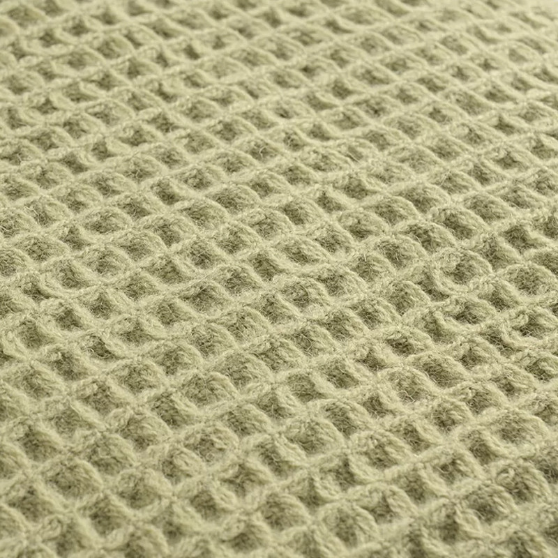 Плед из шерсти зеленого цвета с бахромой Waffle Comfort