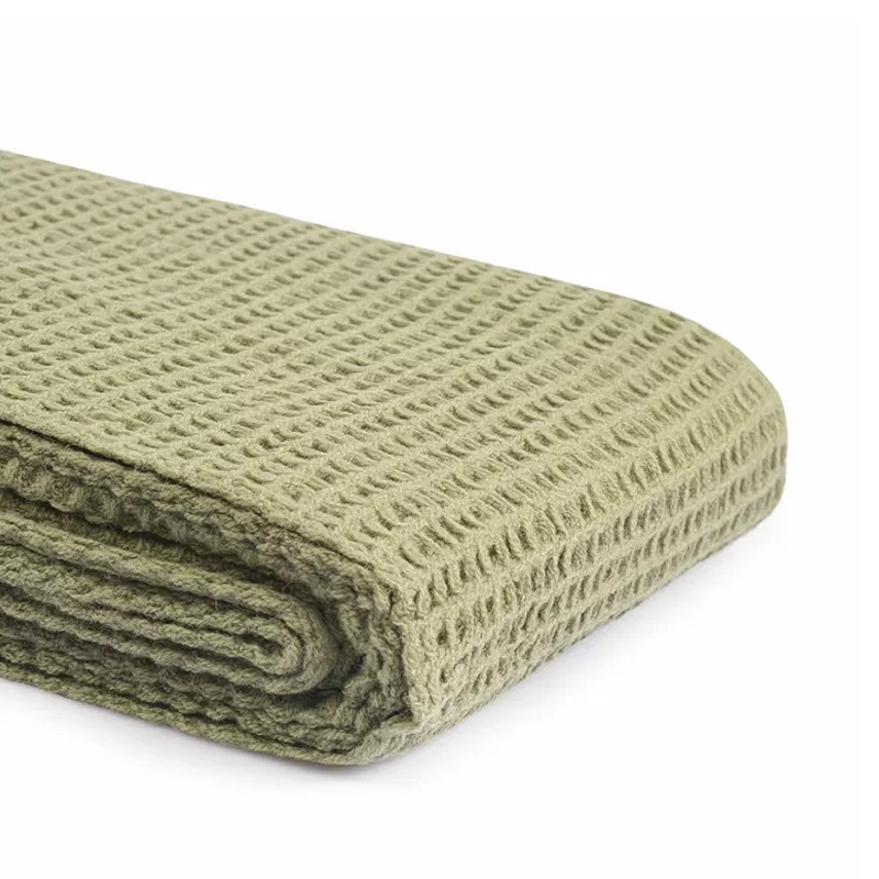 Плед из шерсти зеленого цвета с бахромой Waffle Comfort