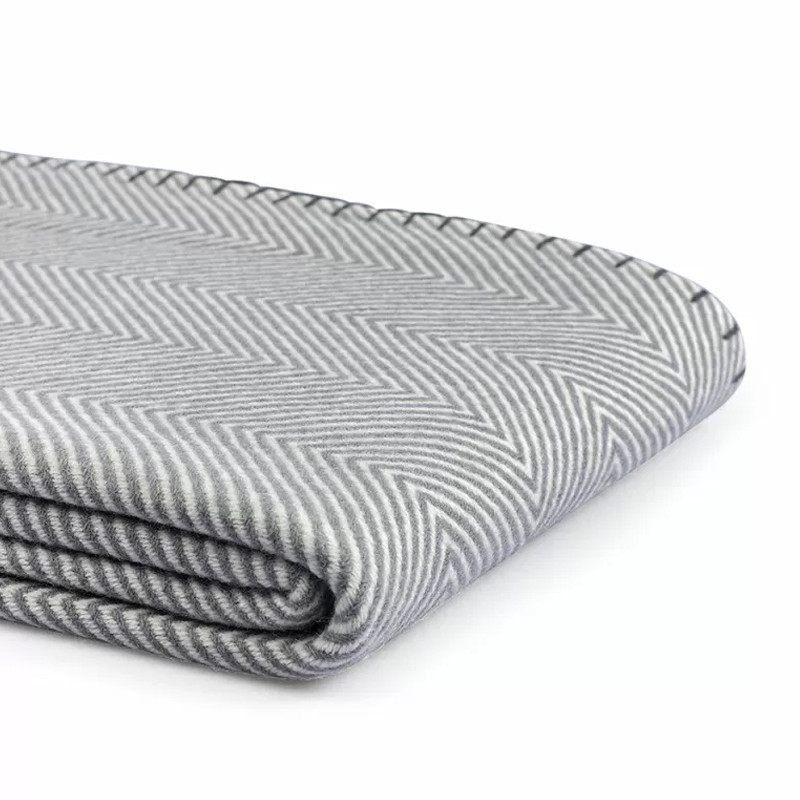 Плед из шерсти мериноса серого цвета 130×180 см Gray Waves