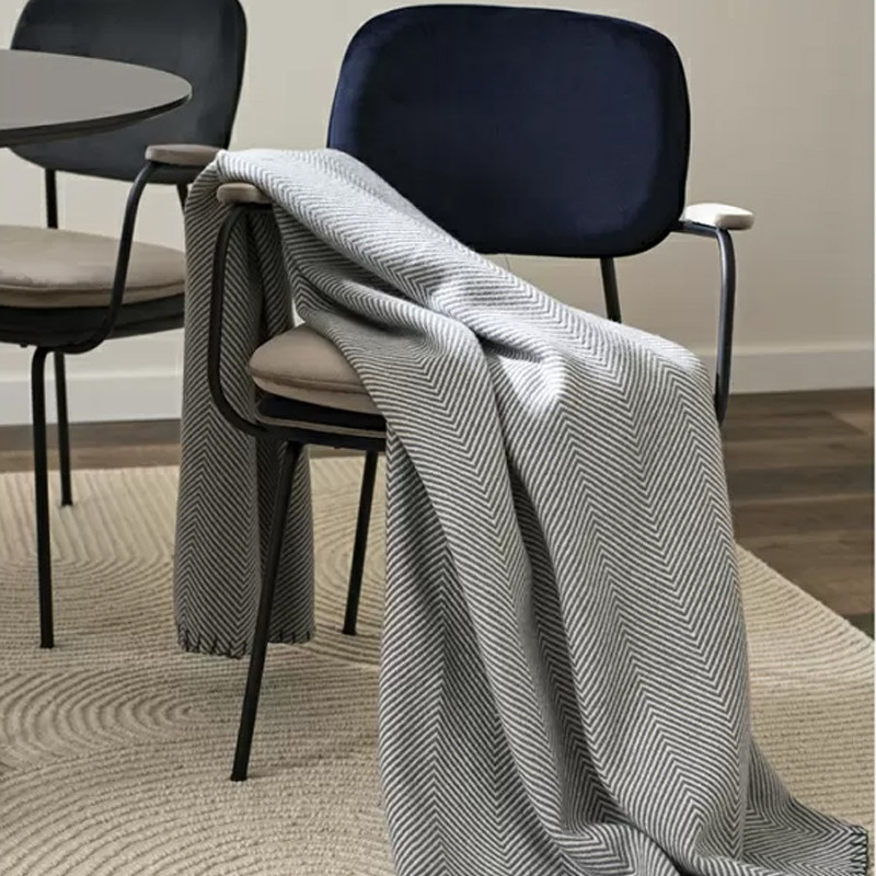 Плед из шерсти мериноса серого цвета 130×180 см Gray Waves