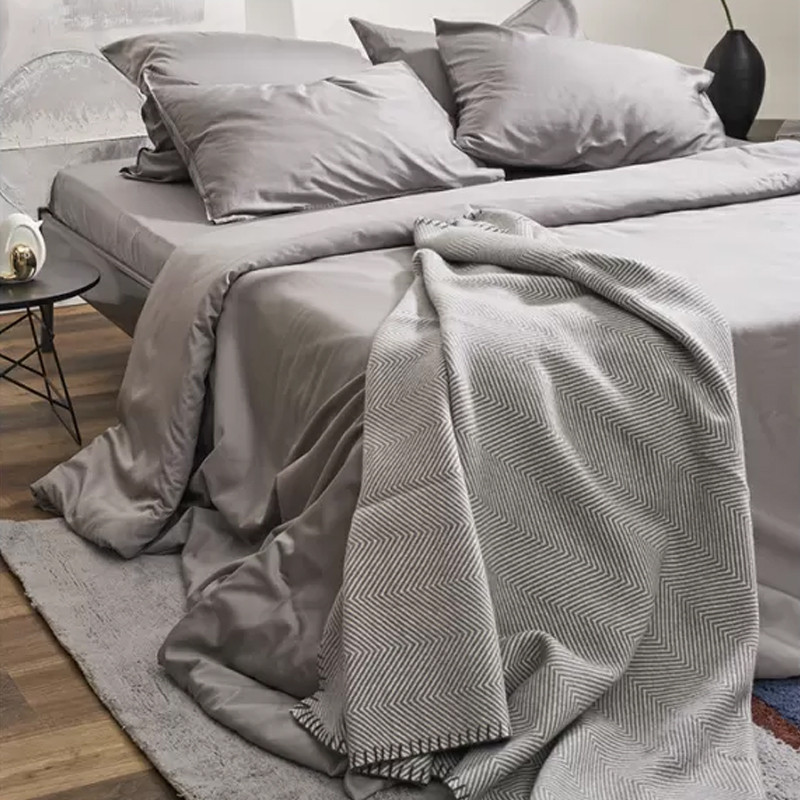 Плед из шерсти мериноса серого цвета 130×180 см Gray Waves