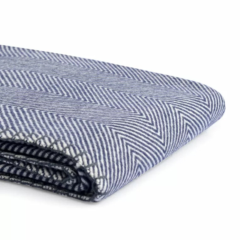 Плед из шерсти мериноса темно-синего цвета 130×180 см Indigo Waves