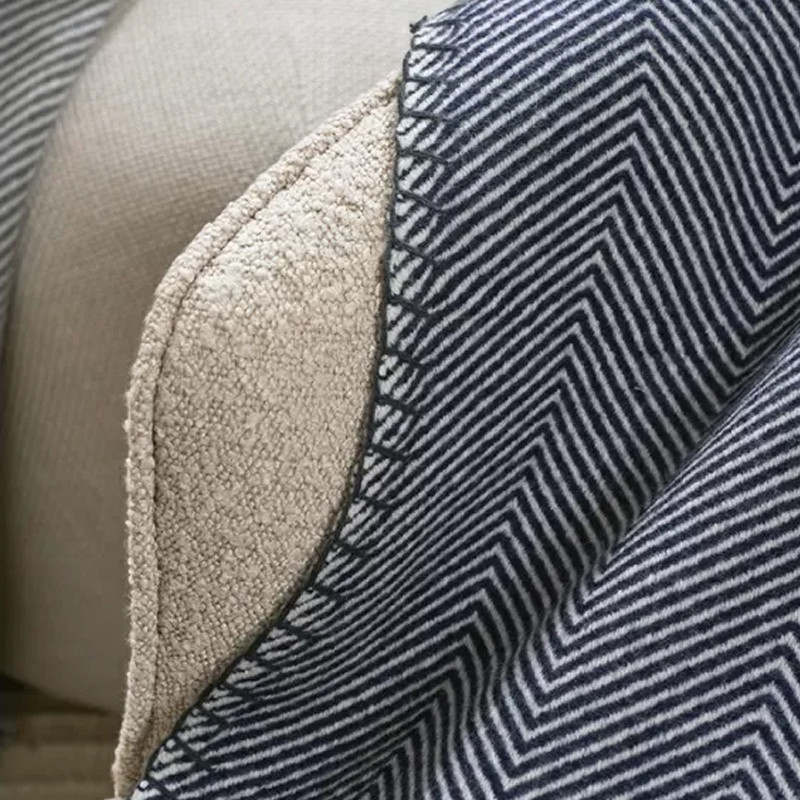 Плед из шерсти мериноса темно-синего цвета 130×180 см Indigo Waves