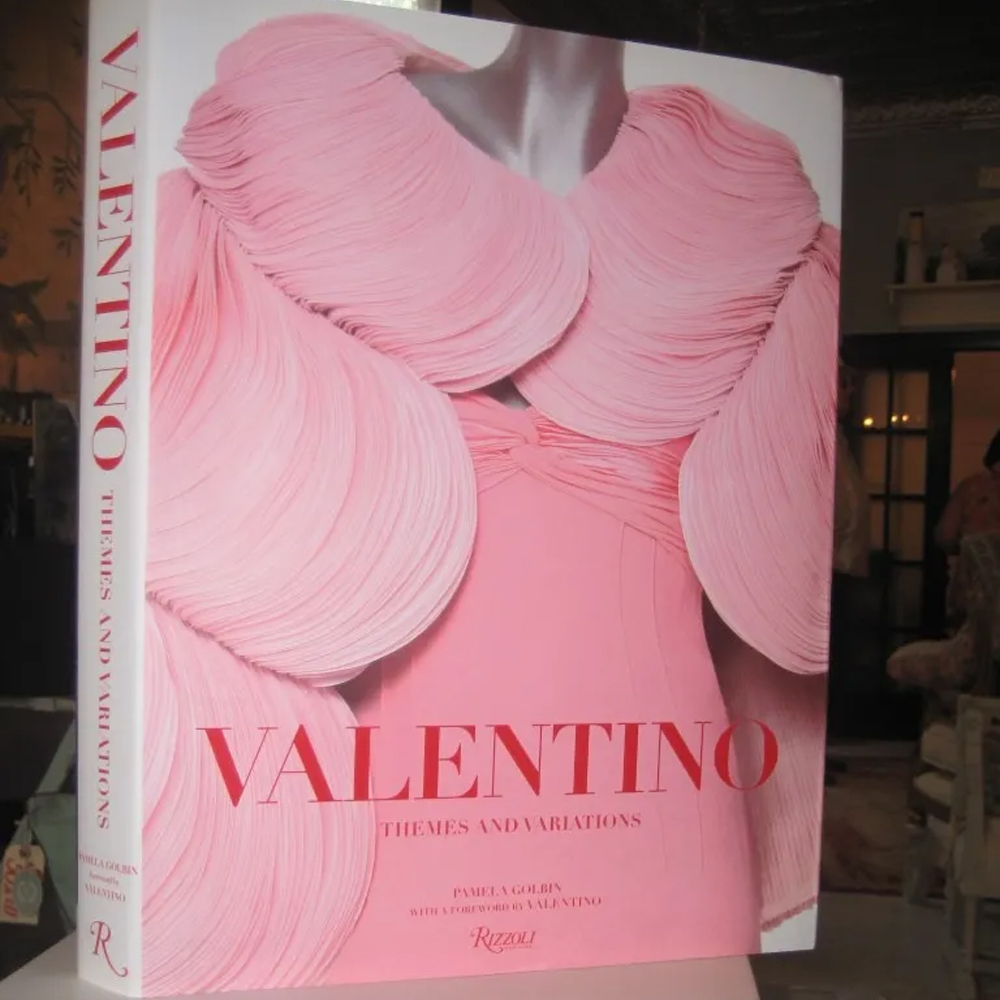 Подарочная Книга Valentino: Themes and Variations