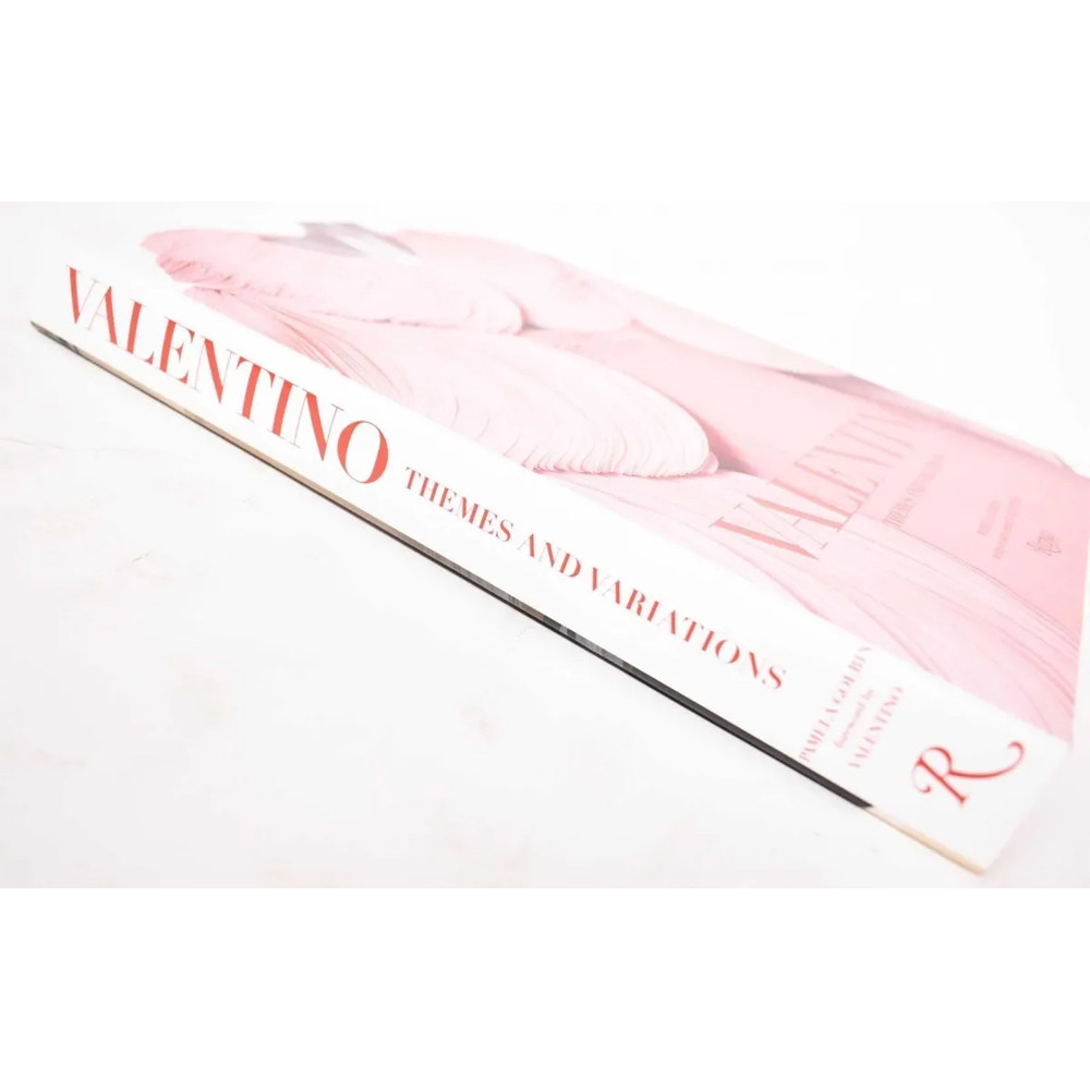 Подарочная Книга Valentino: Themes and Variations