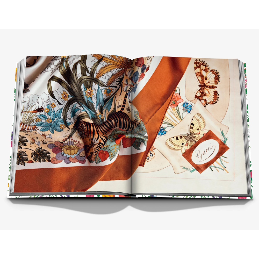 Подарочная коллекционная книга для дизайнеров Gucci. The Art of Silk Assouline