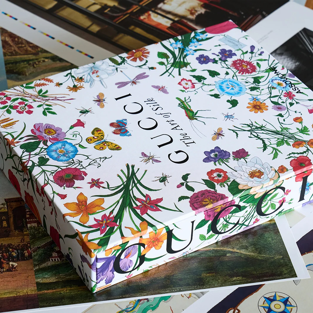 Подарочная коллекционная книга для дизайнеров Gucci. The Art of Silk Assouline