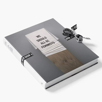 Подарочное издание про феминизм в моде Марии Грации Кьюри Her Dior Maria Grazia Chiuris New Voice