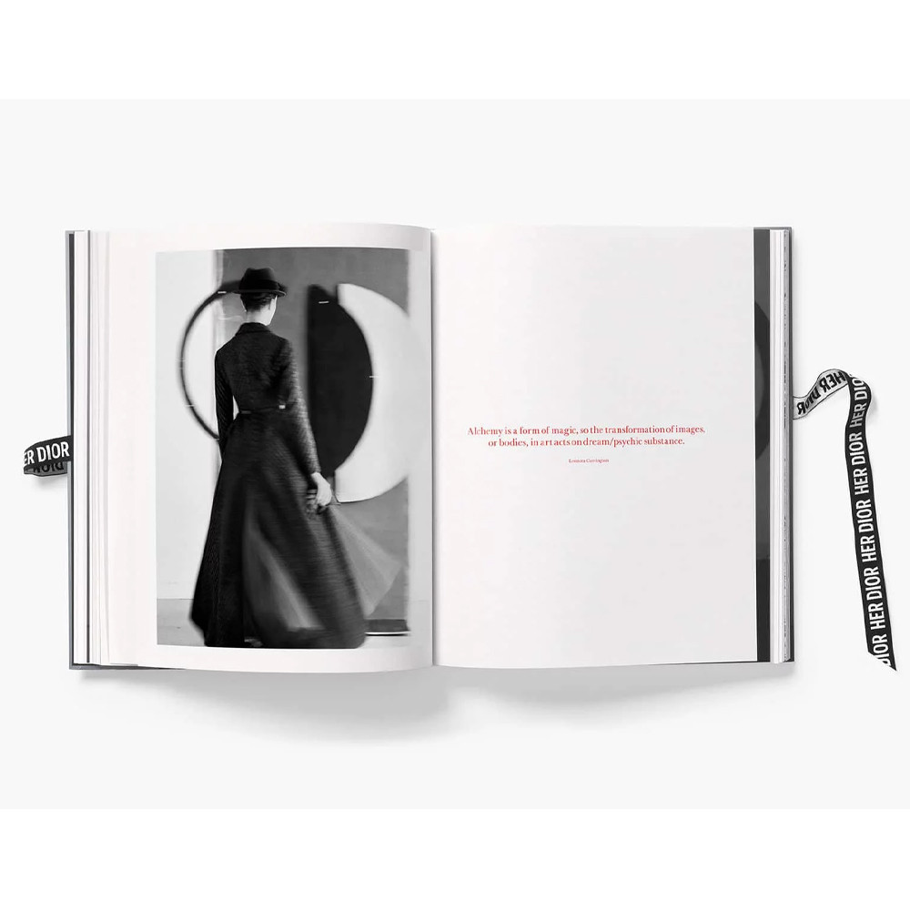 Подарочное издание про феминизм в моде Марии Грации Кьюри Her Dior Maria Grazia Chiuris New Voice