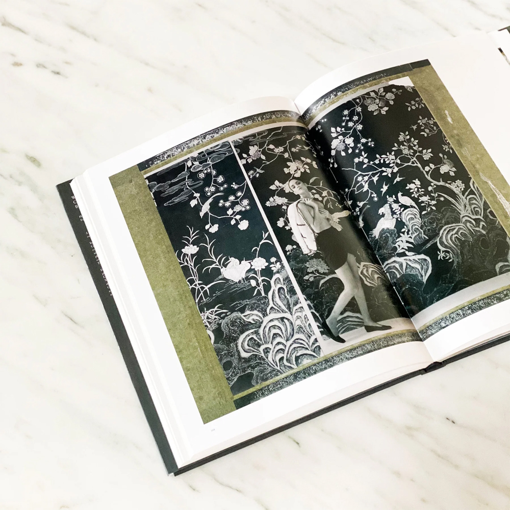 Подарочный фото-альбо Women of Singular Beauty Chanel Haute Couture