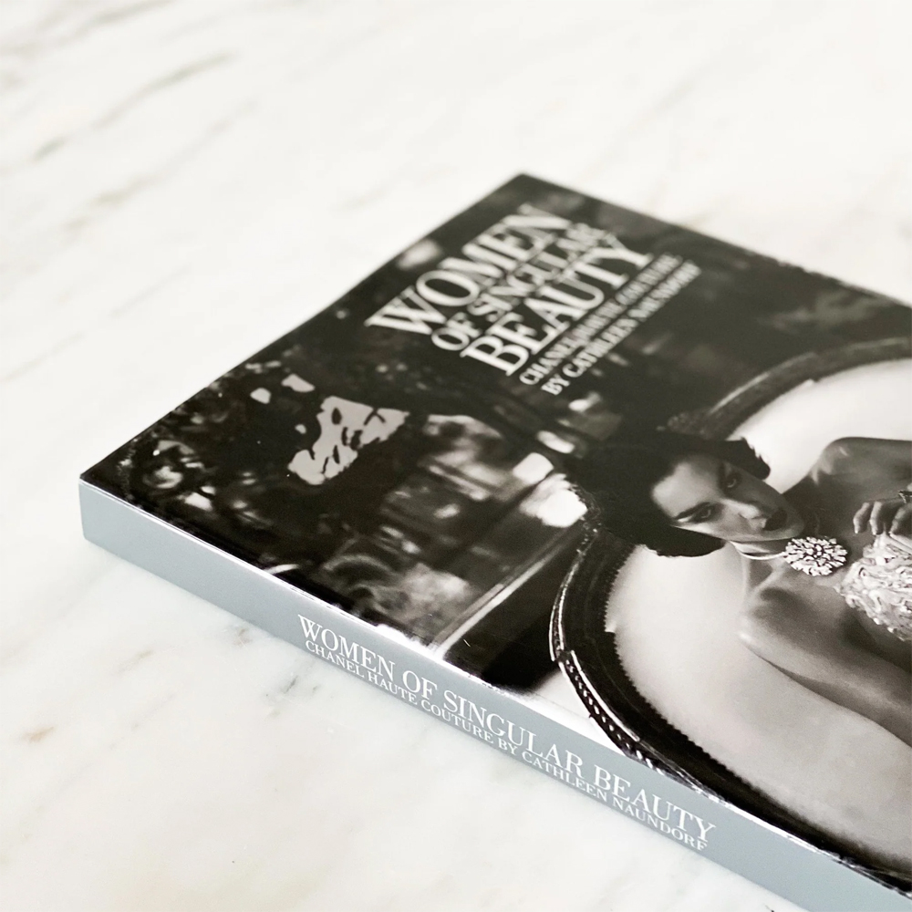 Подарочный фото-альбо Women of Singular Beauty Chanel Haute Couture