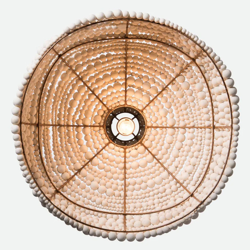 Подвесной светильник в виде купола декорированный белыми деревянными бусинами White Wooden Beads Hanging Lamp
