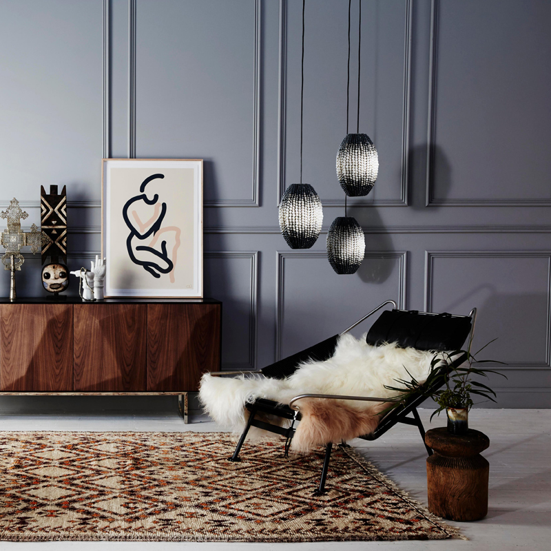 Подвесной светильник вертикальной овальной формы украшенный белыми круглыми бусинами Gradient Oval Pendant Lamp White