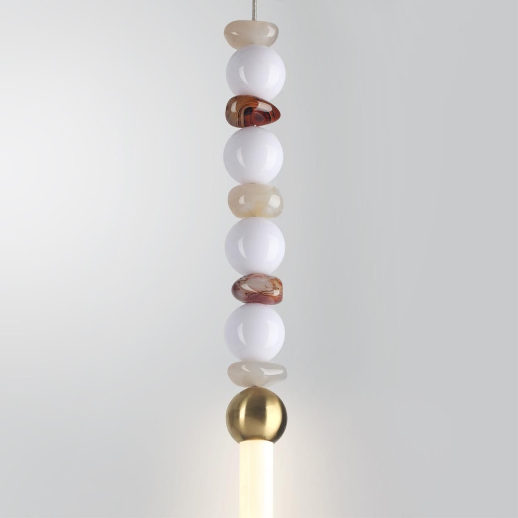 Подвесной светильник вытянутый с бусинами из белого и коричневого цвета PEARLS Suspension