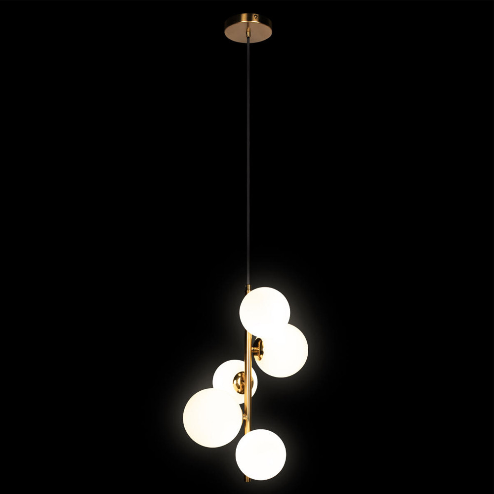 Подвесной светильник с 5-ю белыми шарообразными плафонами Bubble Chandelier