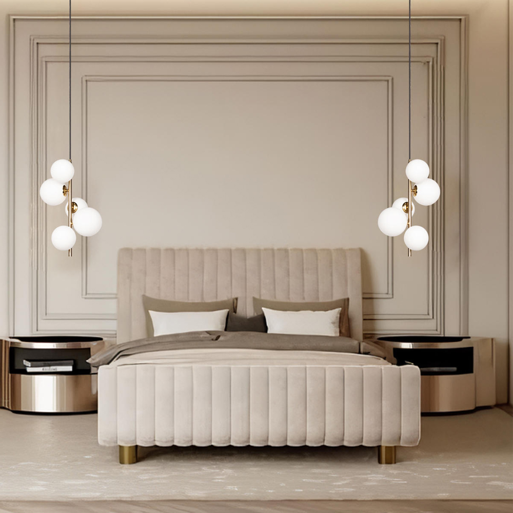 Подвесной светильник с 5-ю белыми шарообразными плафонами Bubble Chandelier