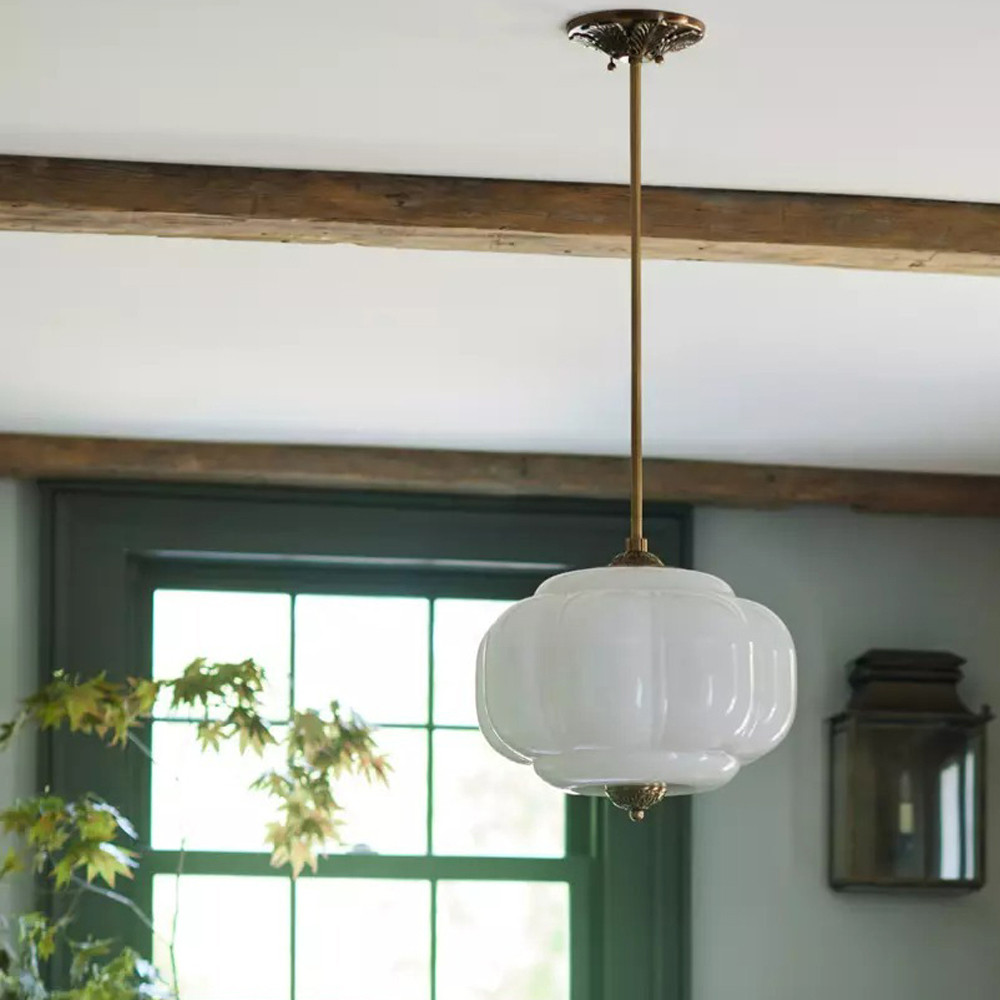 Подвесной светильник с абажуром из молочного стекла Vintage Charm