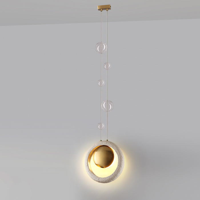 Подвесной светильник с бежевым текстурным кольцом и латунным шаром в центре Tactile