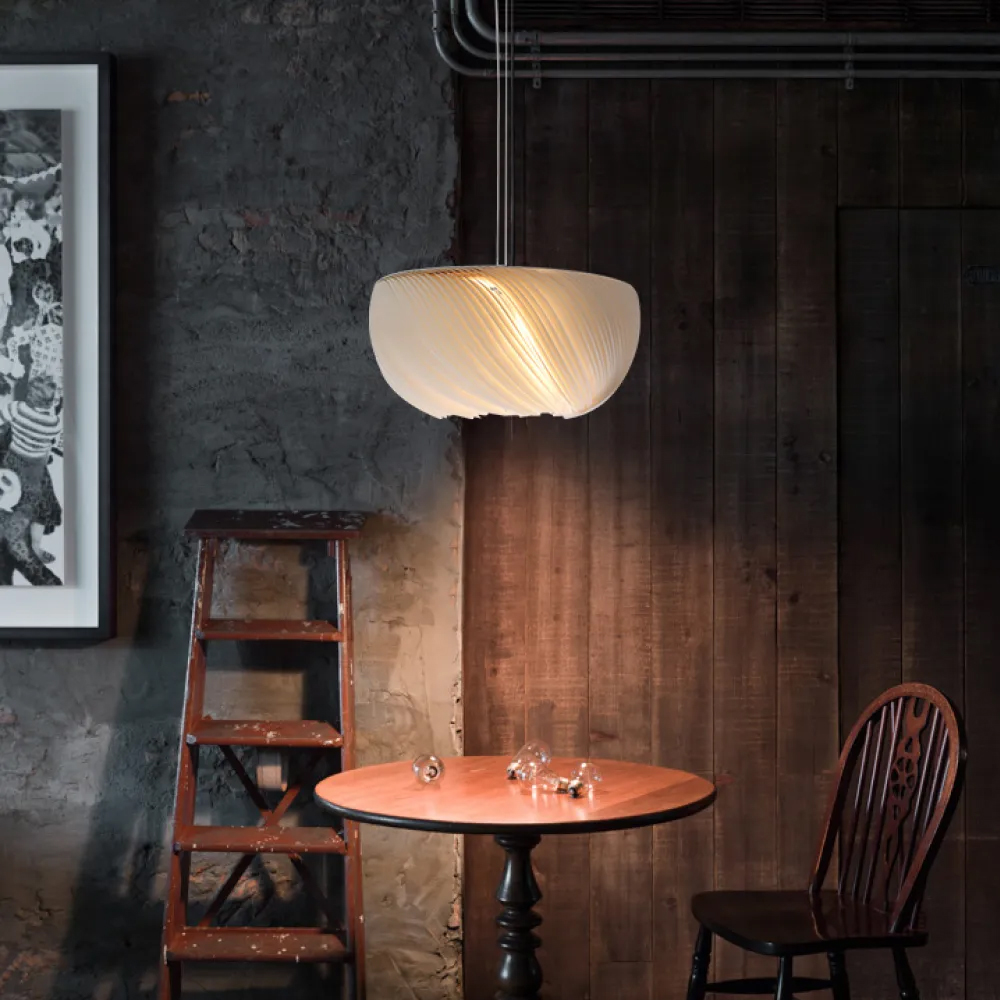 Подвесной светильник с белыми изящными декоративными лепестками Volumetric Petal Lamp