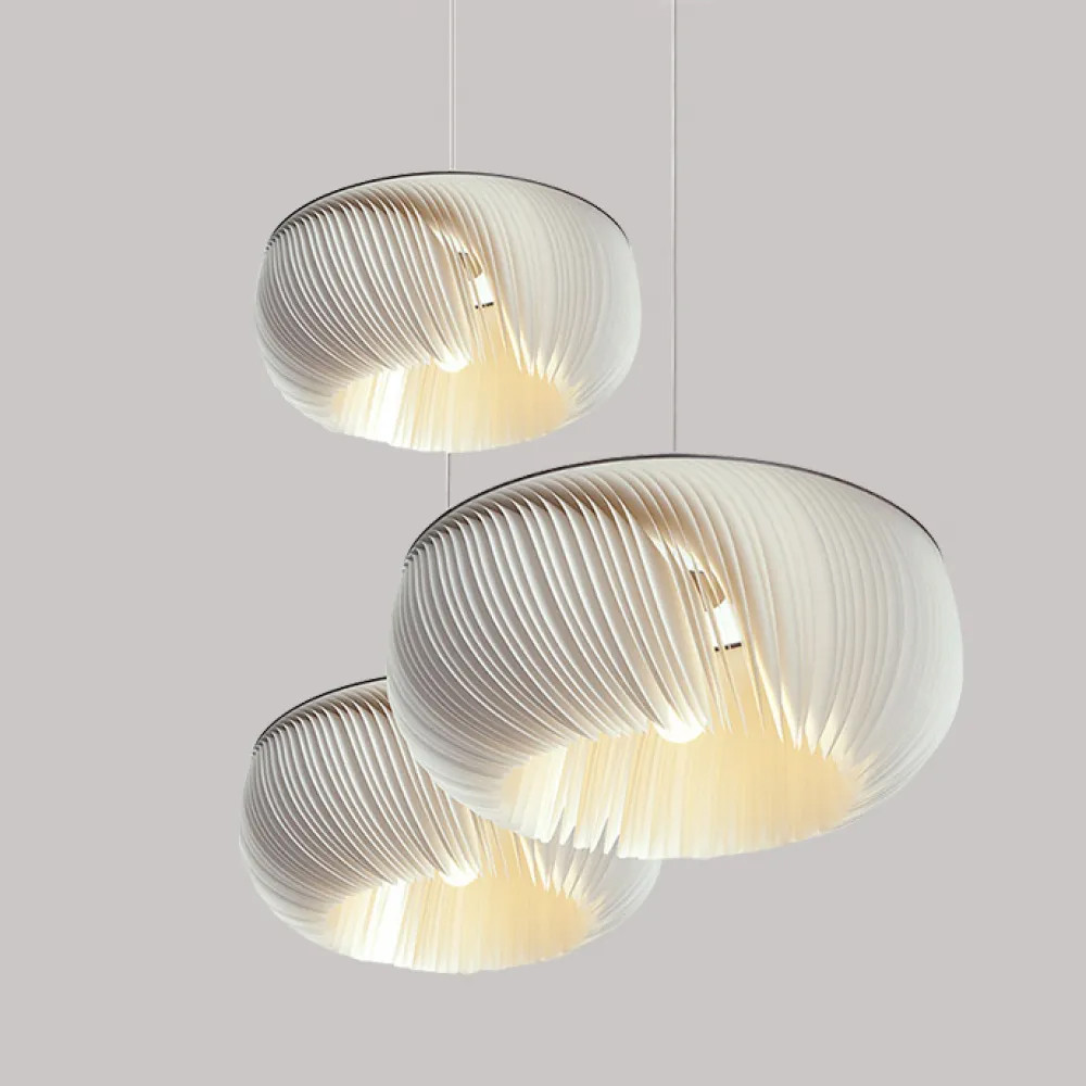 Подвесной светильник с белыми изящными декоративными лепестками Volumetric Petal Lamp