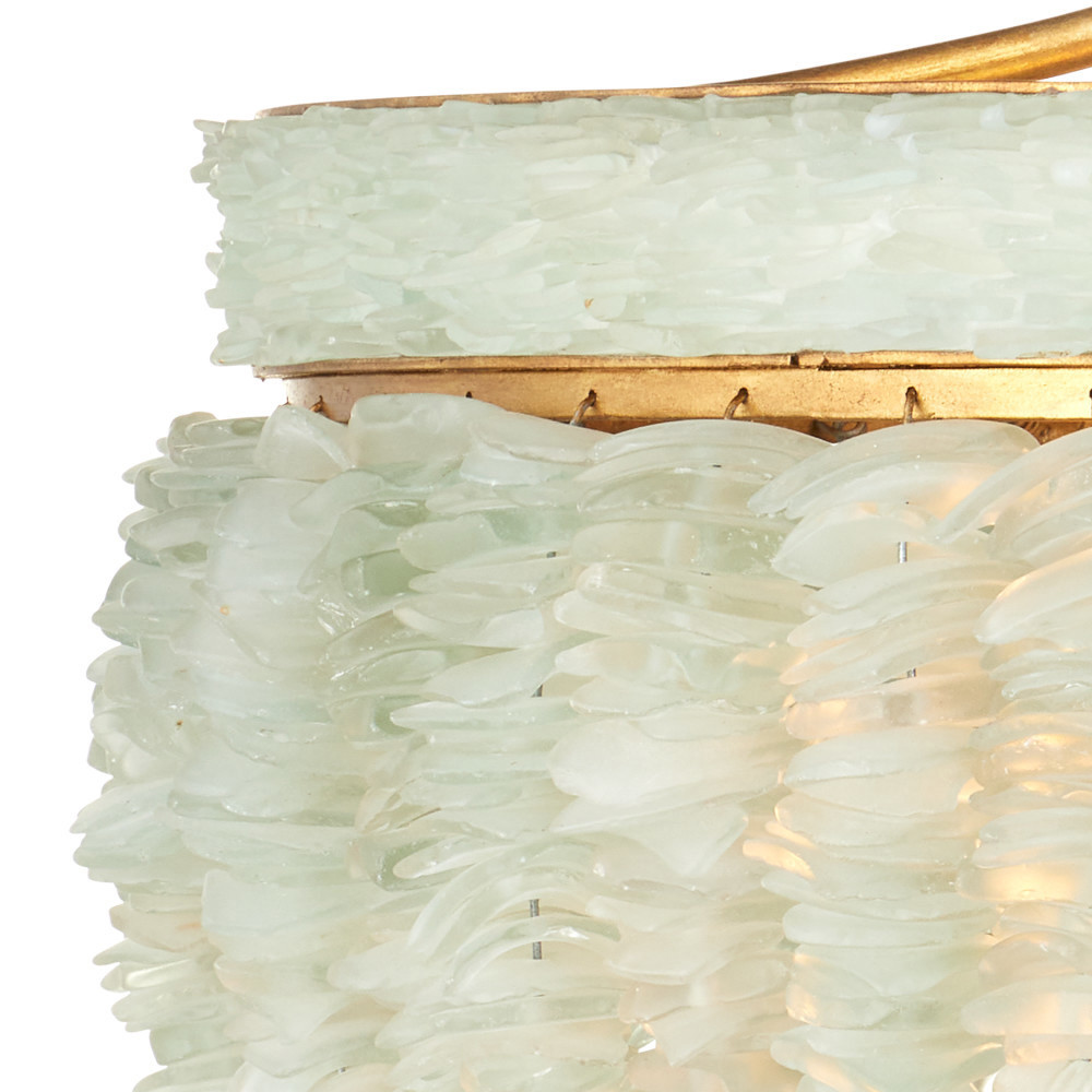 Подвесной светильник с каскадом из стеклянных декоративных элементов на золотом каркасе Shining Sea Glass