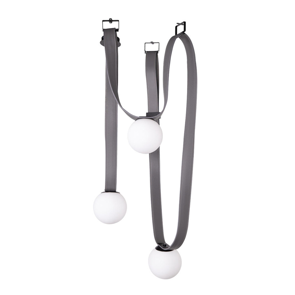 Подвесной светильник с серыми кожаными ремнями и белыми стеклянными плафонами в виде шаров Flos Wireline Lighting