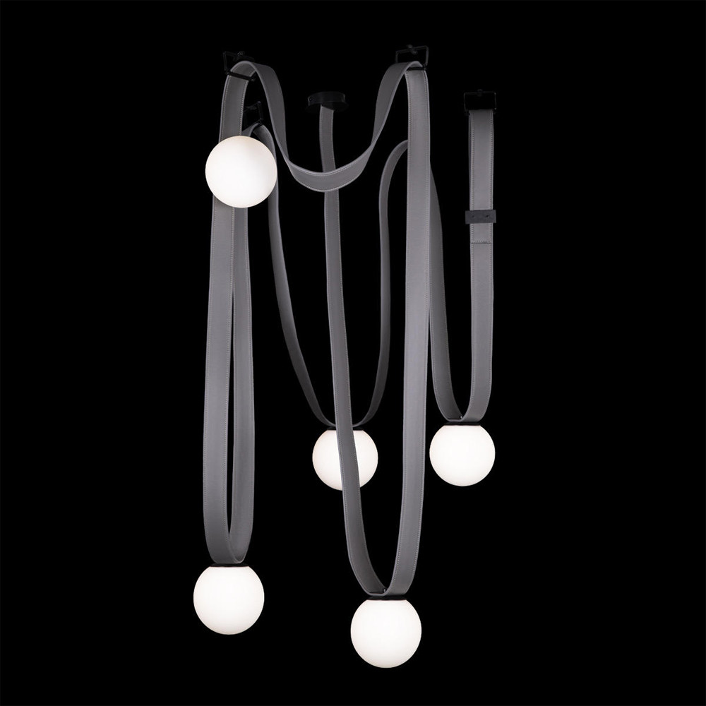 Подвесной светильник с серыми кожаными ремнями и белыми стеклянными плафонами в виде шаров Flos Wireline Lighting