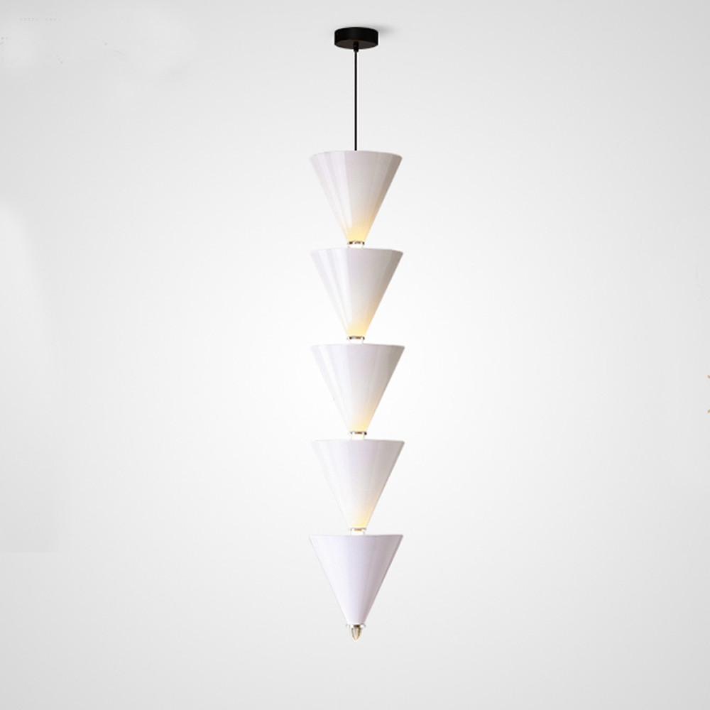 Подвесной светильник светодиодный в виде ряда белых металлических конусов  Herringbone