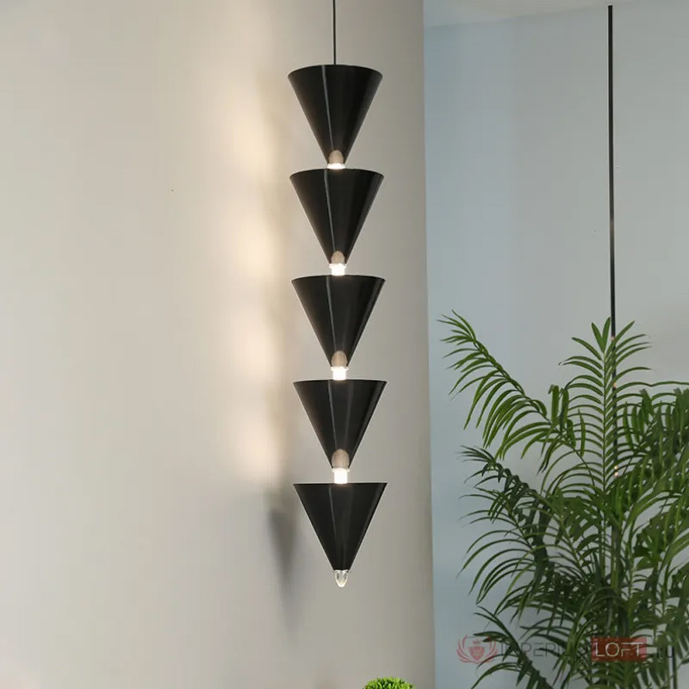 Подвесной светильник светодиодный в виде ряда черных металлических конусов  Herringbone
