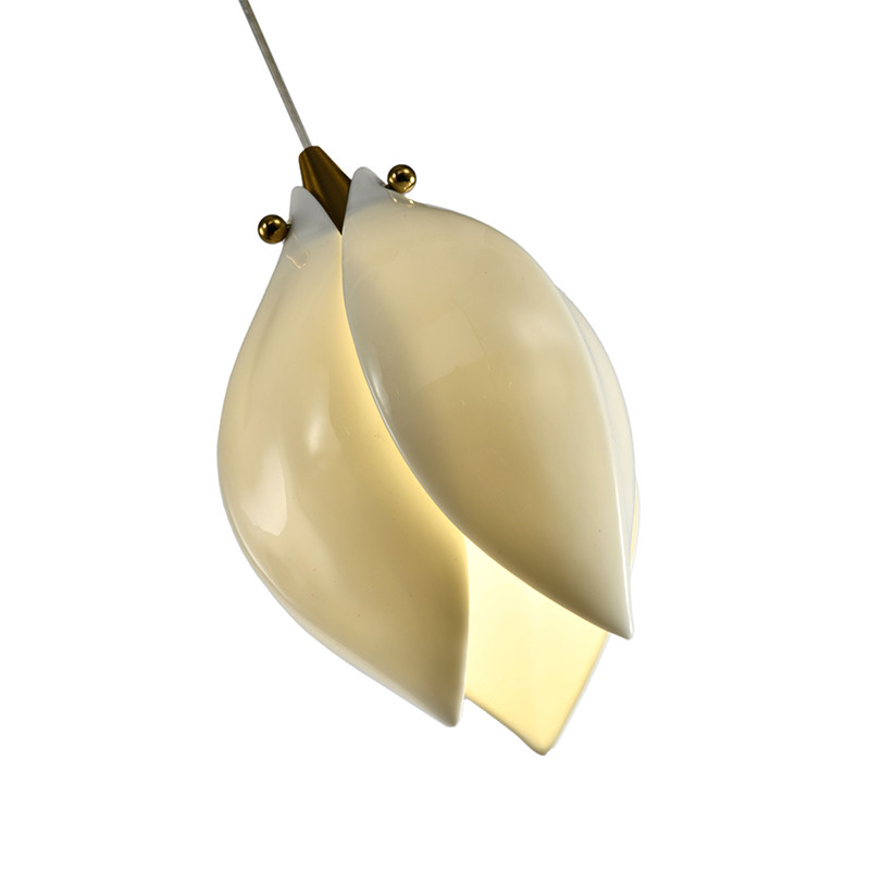 Подвесной светильник светодиодный с белым плафоном в виде цветка из фарфора и стали Flower Light Gold